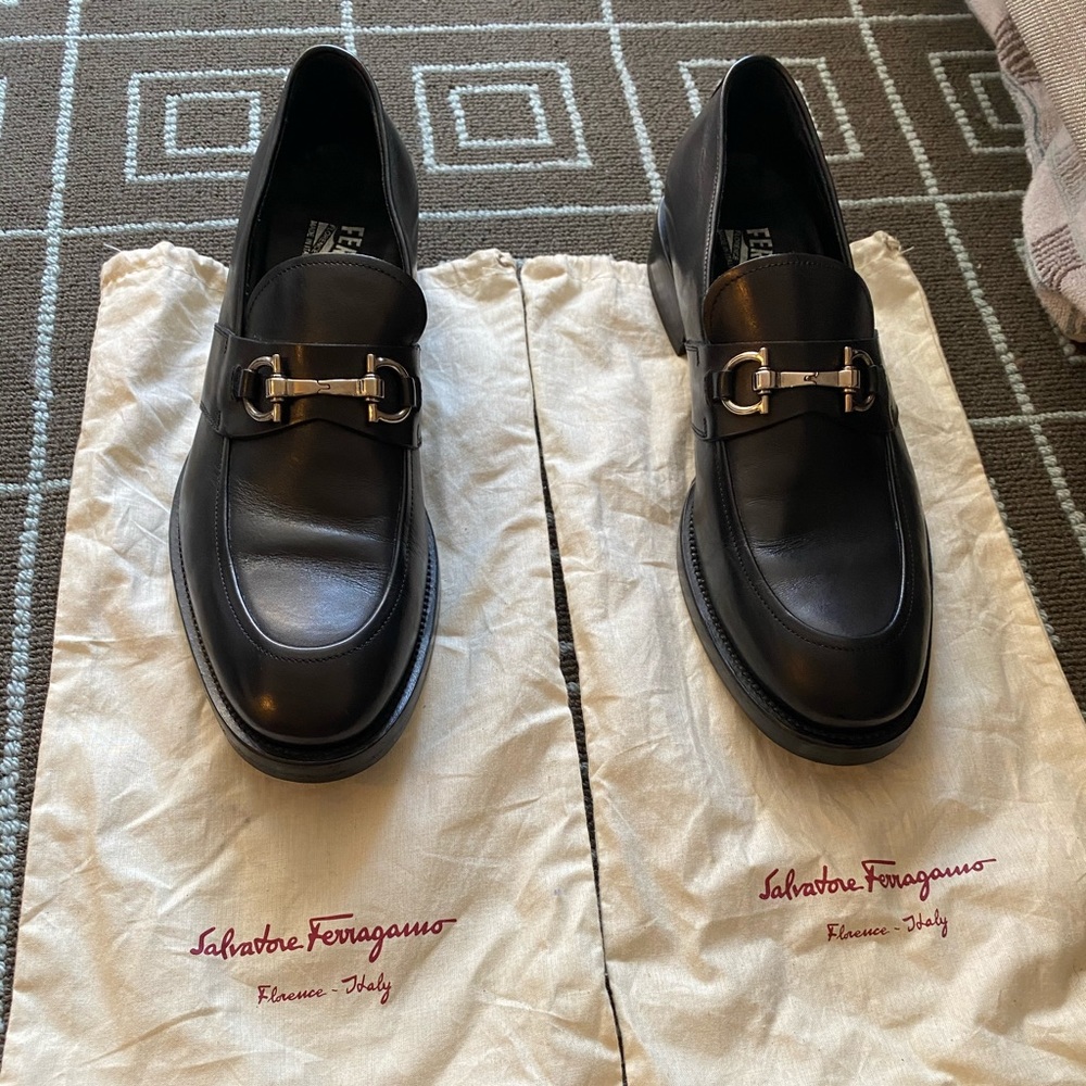 Ferragamo Men’s Black Leather Loafers Size 10